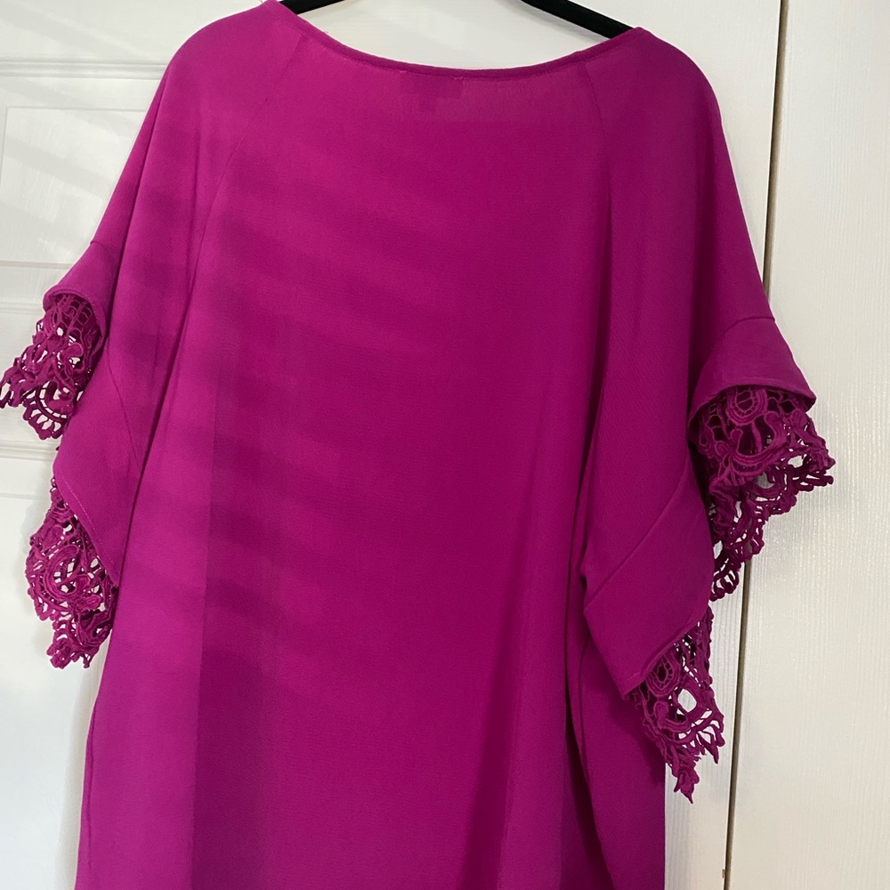Fushia ladies dressy top. Flared sleeves with lace. Size large